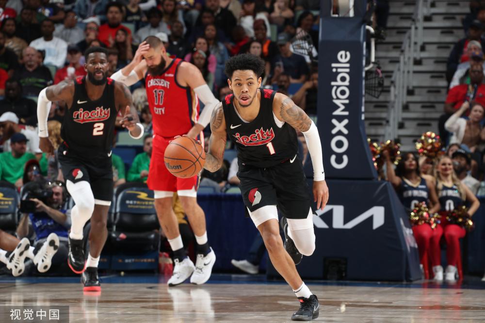 仅展现了她 仅展现了她