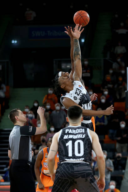 造空位投篮 造空位投篮