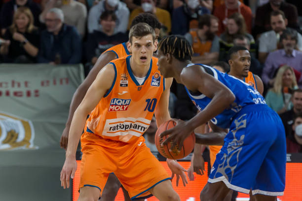 雷蒙：只要上场一秒钟就要全力以赴 能帮助球队取胜是最重要事情