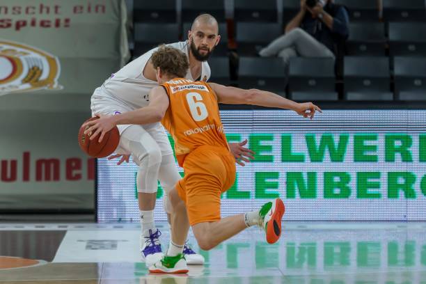 继续在足球 继续在足球