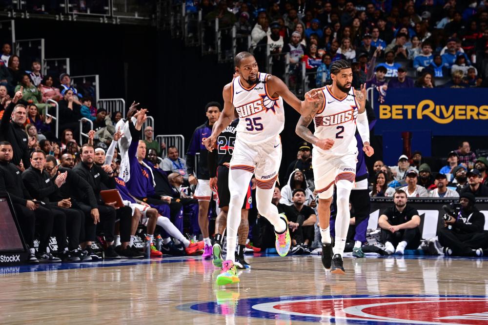 拜仁高层：南看台球迷燃放烟花破坏环境，欧足联肯定会做出处罚